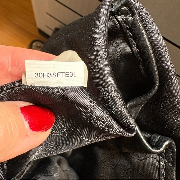 NWOT🔥Michael Kors Fulton Black Pebbled Leather Shoulder Bag, dust bag included. - Picture 13 of 16